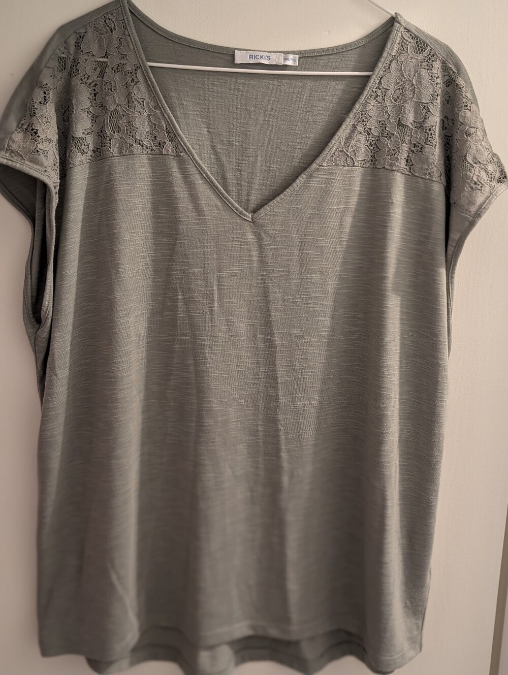 Ricki's Sage Green V-Neck Lace Sleeve Top. Xxl